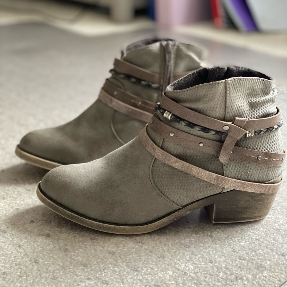 Womens ankle boots size 7 1/2